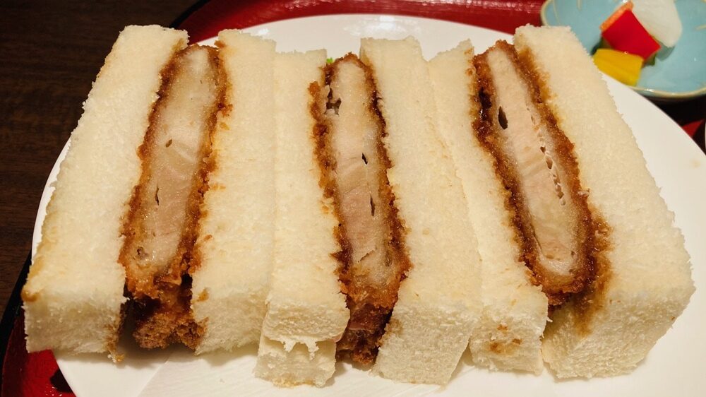 小さいサイズで食べやすい「カツサンド」