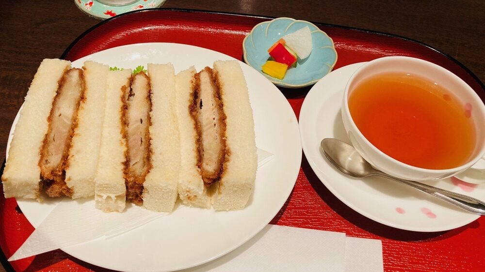 「カツサンド」と「加賀紅茶」